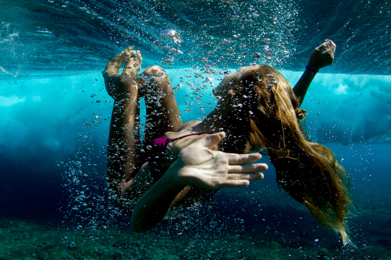 Illustration for article titled The beautiful and surreal sensuality of Sarah Lee's underwater photos